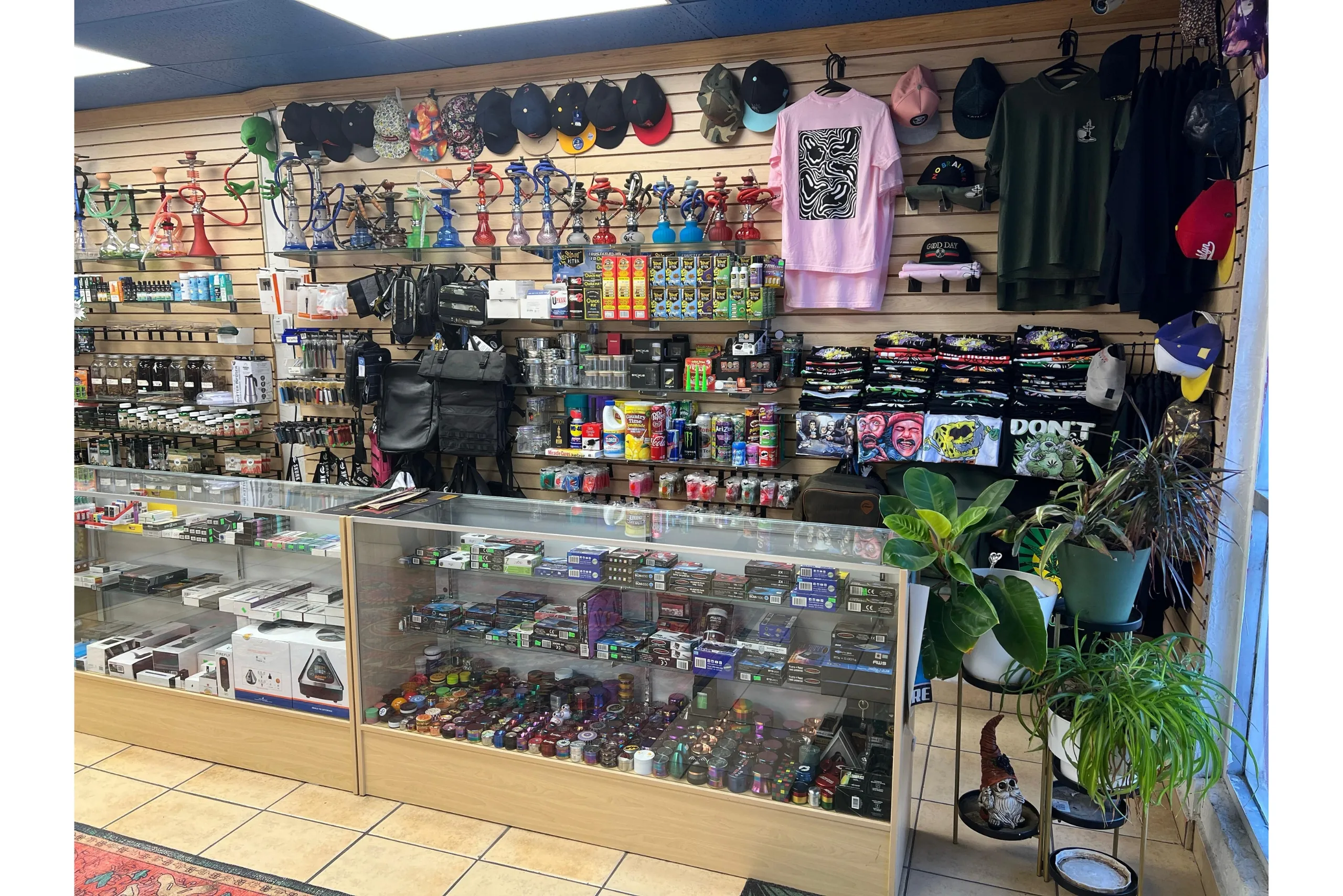 Hookahs, grinders, scales, detox products, and stash cans available at Canutillo Smoke Shop near me.